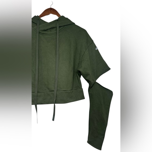 ALO Yoga Peak Off-The-Grid Cutout Hoodie Sweatshirt Olive Green Sz Small Cropped - Picture 6 of 11